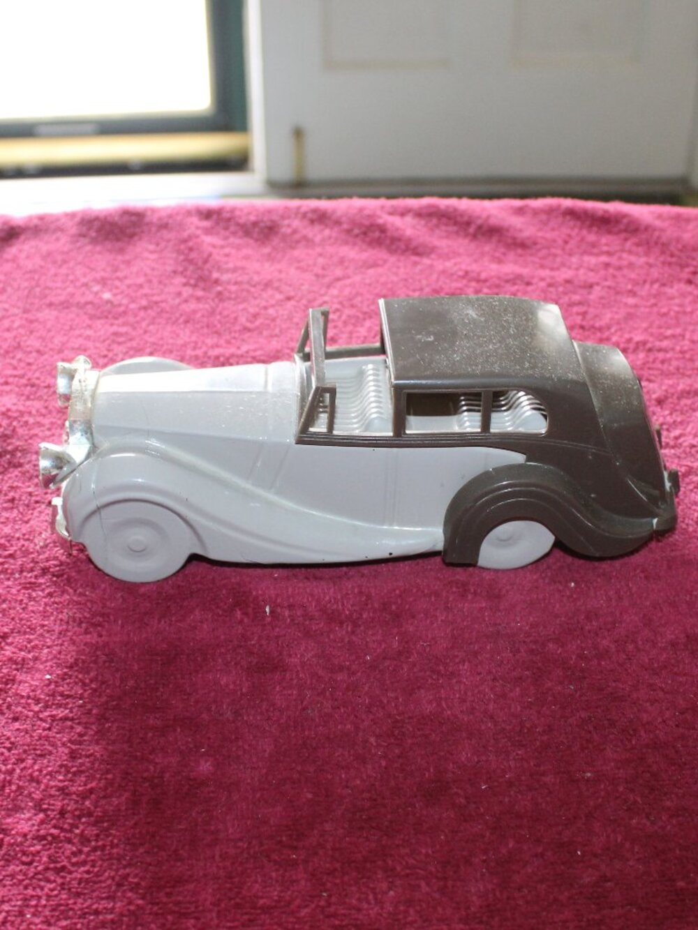 Vintage 1970s Avon Rolls-Royce collectible glass decanter